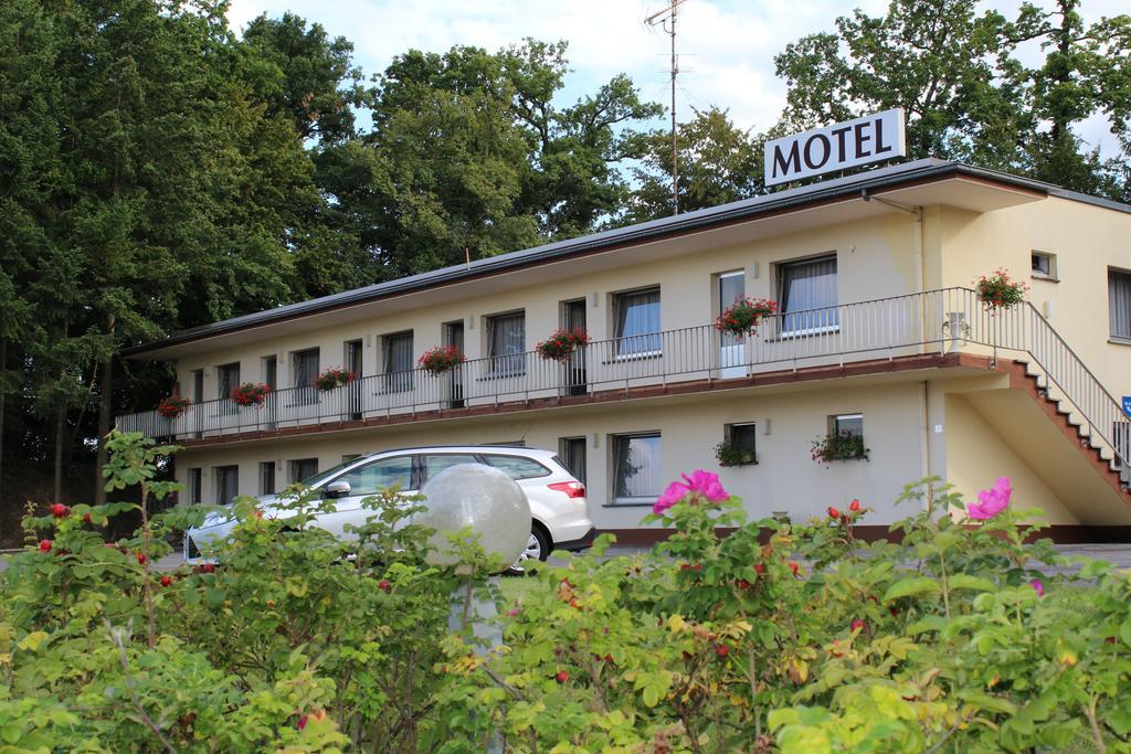 Hotel Drive In Motel Capellen Bagian luar foto