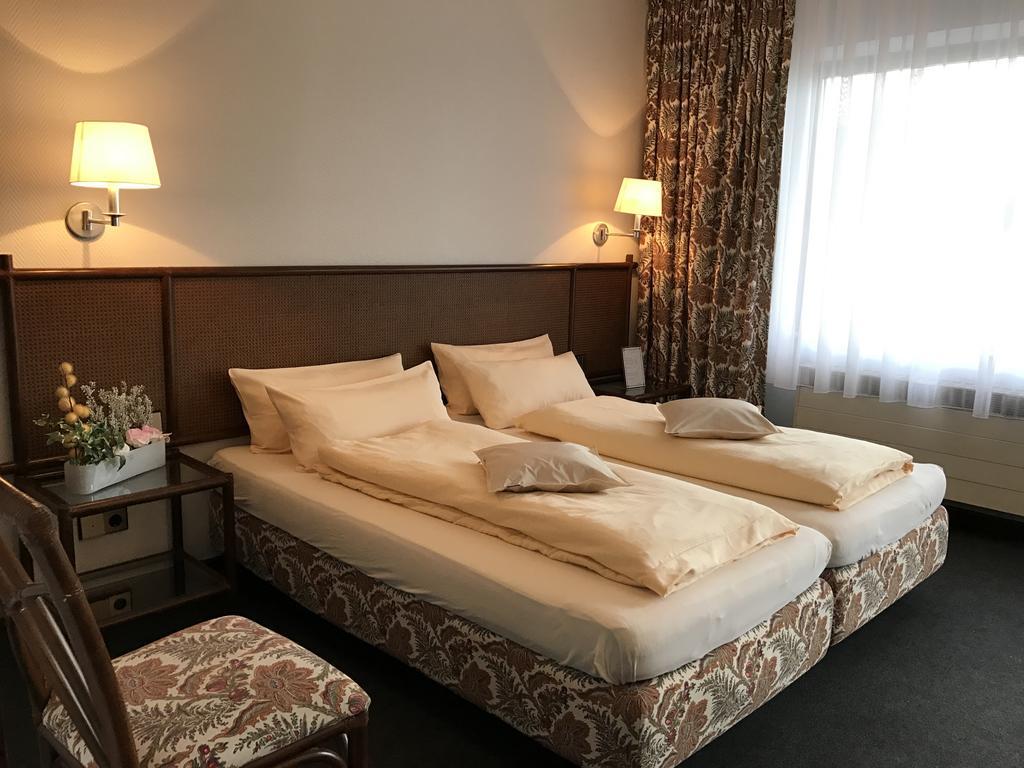 Hotel Drive In Motel Capellen Bagian luar foto